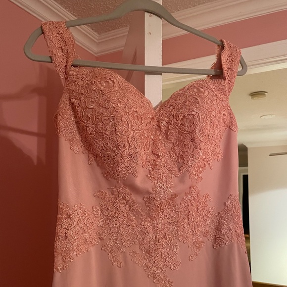 Floor length blush pink dress, only worn once! Size 10 - Picture 3 of 3
